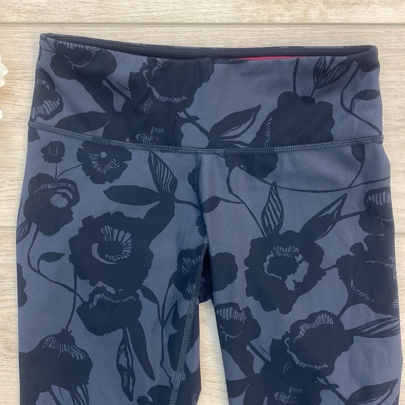 Lululemon | Brisk Bloom | Cropped Leggings - Picture 3 of 12